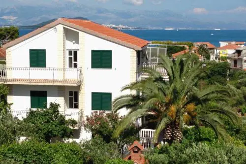Apartments with parking space Slatine, Ciovo - 6061