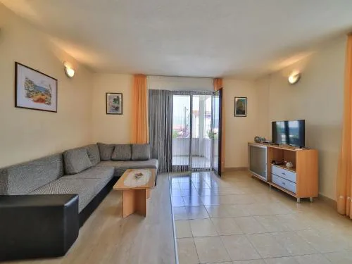 Cozy Beachfront Holiday Home Slatine - Five Bedroom Holiday Home