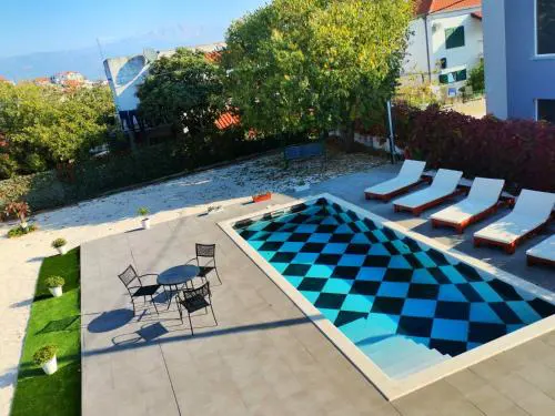 Holiday Home Nino with amazing swimming pool