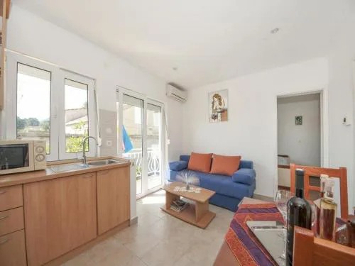 Bertie's Lodge - Comfort One Bedroom Apartment with Balcony and Sea View A3