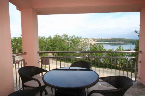 Apartment Soline 4