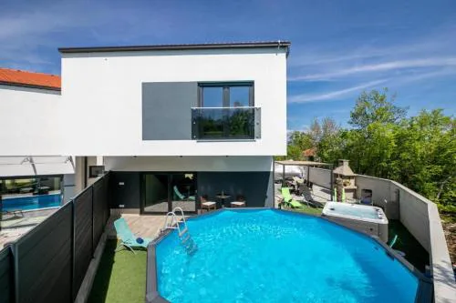 VILLA VERONIQ z bazenom & jacuzzi