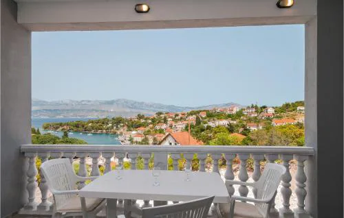 Gorgeous Apartment In Supetar-Splitska