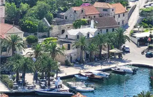 Nice Home In Splitska - Supetar