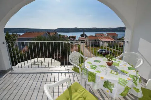 VAL apartmani, Stara Novalja