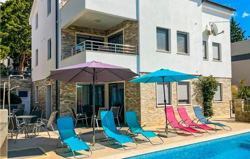 9 Bedroom Awesome Home In Starigrad