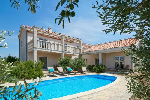 Hvaretta Villas