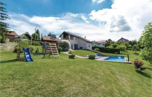 Three-Bedroom Holiday Home In Starjak