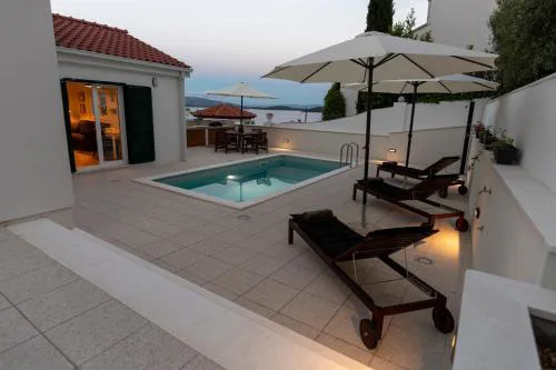 Villa Solenta s grijanim bazenom