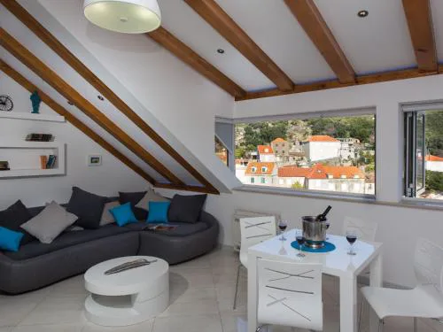 Mali Skoj Apartment - Two-Bedroom Apartment with Sea View