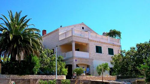 Apartments with parking space Sumartin, Brac - 11387