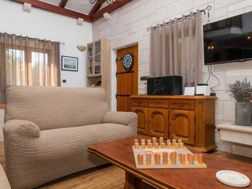 4 bedroom villa with swimming pool