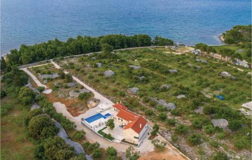 Amazing Home In Supetar