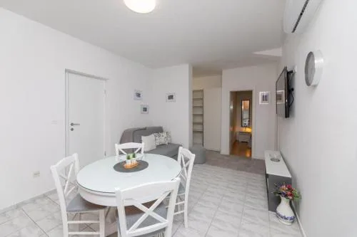 Apartment in Supetar with terrace, air conditioning, W-LAN 3553-4