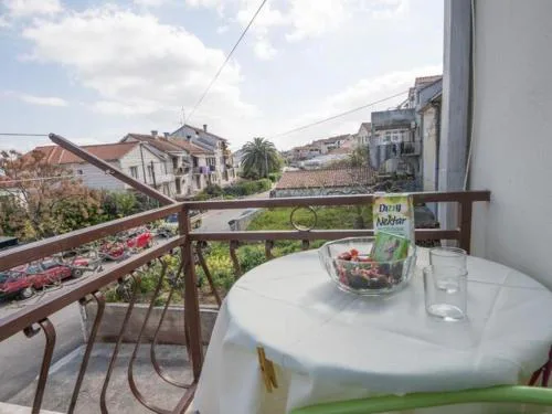 Apartment Ksenija - Two Bedroom Apartment with Three Balconies and Sea View ST