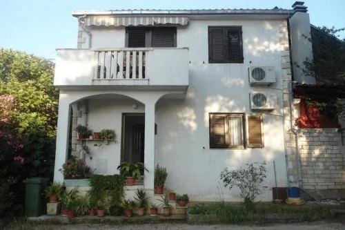 Apartments with parking space Mirca, Brac - 22108