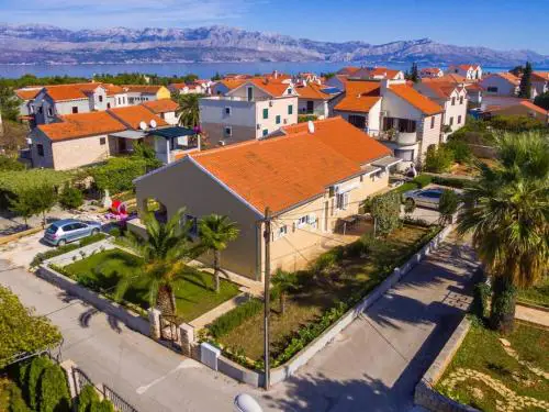 Apartments with parking space Supetar, Brac - 16294