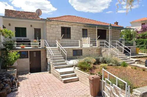 Apartments with parking space Supetar, Brac - 20219