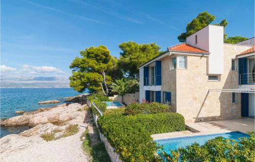 Beautiful Home In Supetar