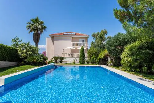 Family-friendly apartments with swimming pool Splitska, Brac - 23224
