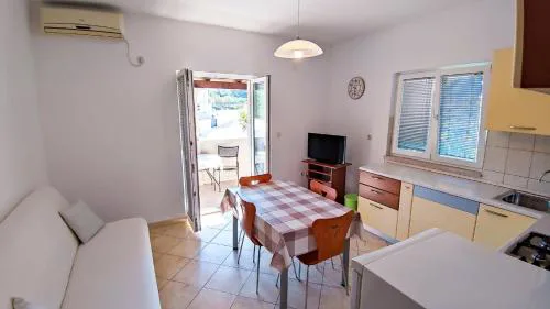 Leana Apartments , island of Brač