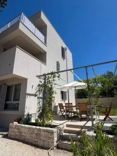 Supetar Cypress House - near the beach