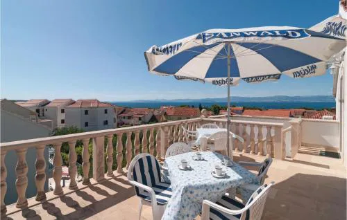 Three-Bedroom Apartment In Supetar