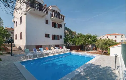 Two-Bedroom Apartment In Supetar
