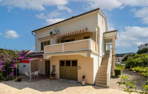 Amazing Apartment In Supetarska Draga