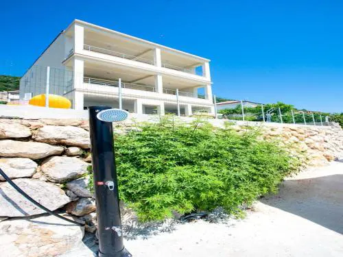 Apartment in Supetarska Draga by the Beach