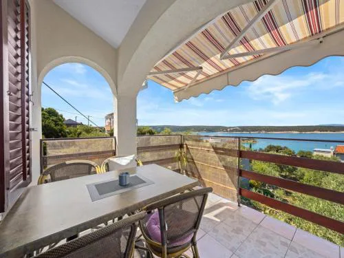 Apartment in Supetarska Draga near Sandy Beach