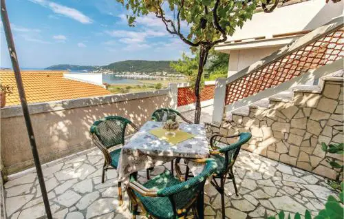 Gorgeous Apartment In Supetarska Draga