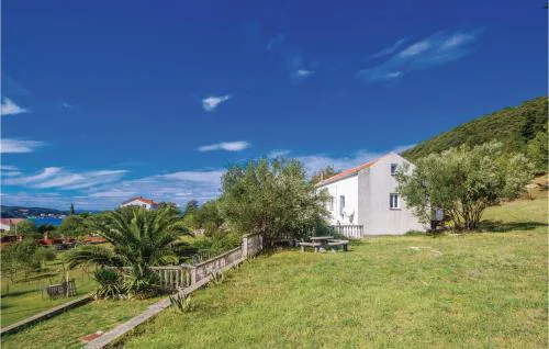 Lovely Home In Supetarska Draga