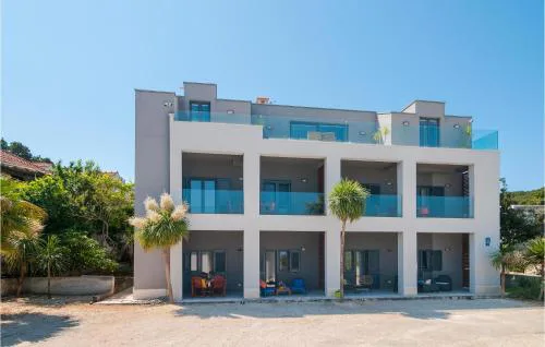 2 Bedroom Amazing Apartment In Sutivan