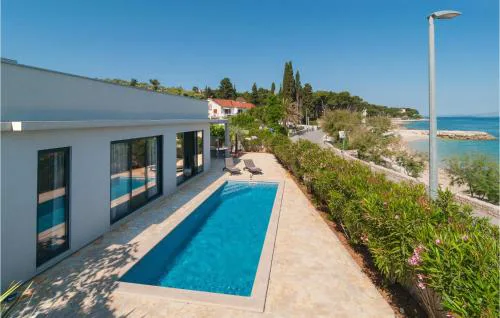 2 Bedroom Nice Home In Sutivan