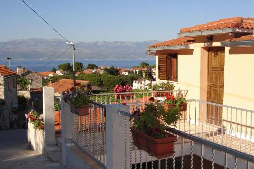 Apartments with parking space Sutivan, Brac - 745