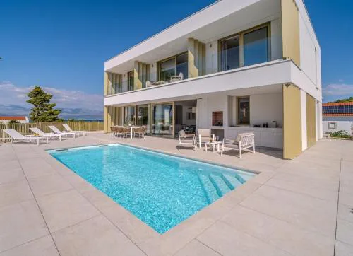 New Luxury Seaside Villa Sutivan Lemon Tree A-Pool, Heated Pool & Sea View & Parking