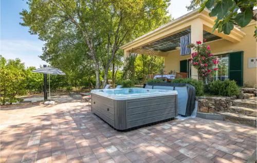 Amazing Home In Ostrobradic