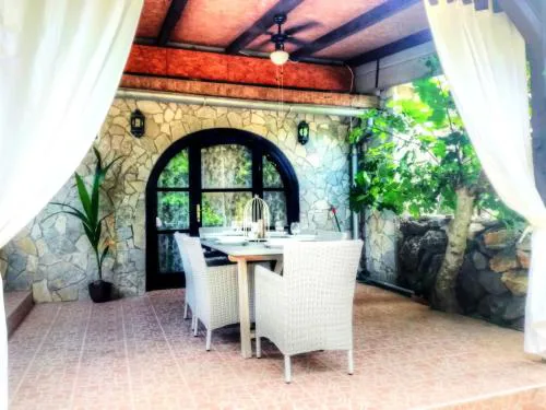 Holiday House Little Precious by El-Pi Tours