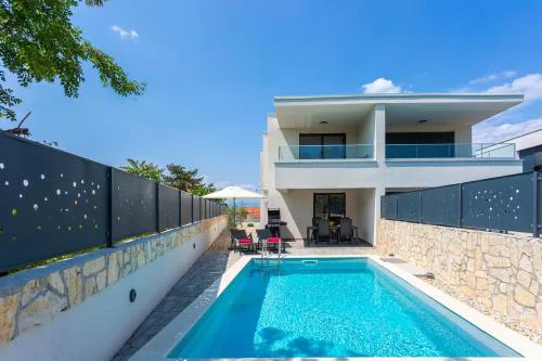 Villa LARUS with private pool