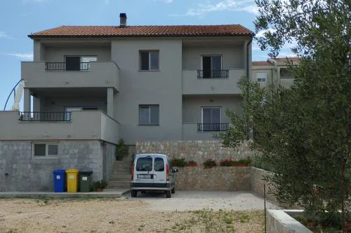 Apartments with parking space Tkon - Pasman - 19127