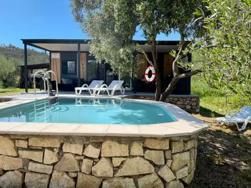 Mobilhome-Kroatien DELUXE Mobilhome & privatem Meerwasserpool Insel Pašman