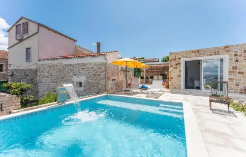 Amazing Home In Ugrinic