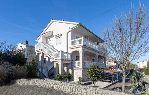 1 Bedroom Nice Apartment In Vantacici