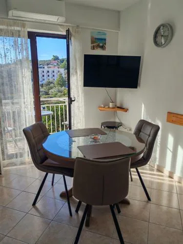 Apartment Seman