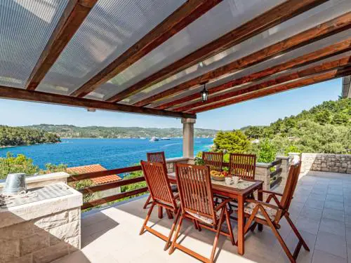 Holiday Home Flora by Interhome