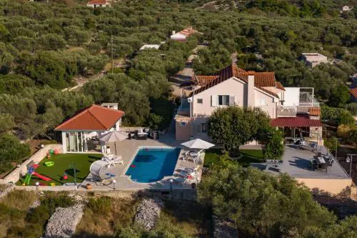 Pool Villa Maja - Happy Rentals