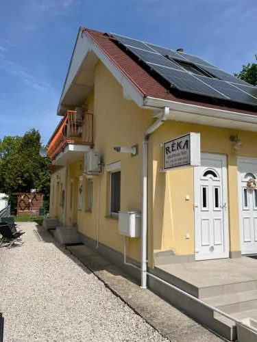 Réka Apartmanház