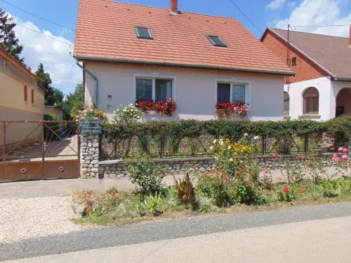 Leander Apartman