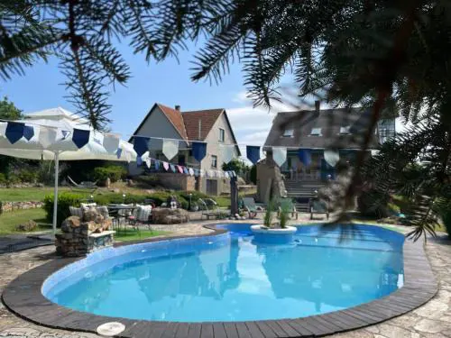 LakePark Garden Villa with swimming pool & park